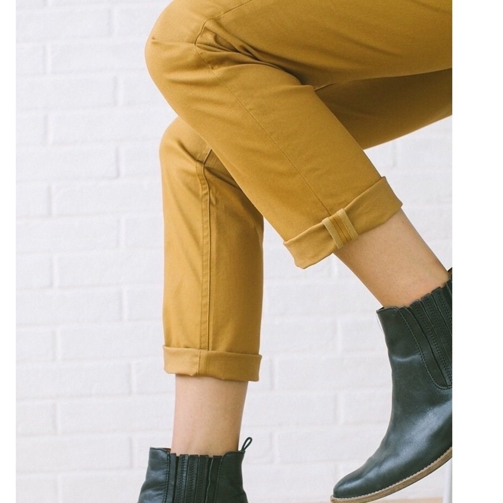 NWT Tradlands Transit Chino Peru - Size 6